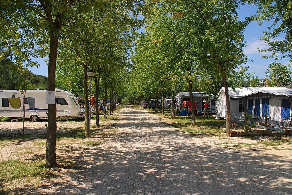 Campeggio Trevisago Iris Park Moniga del Garda Luaran gambar
